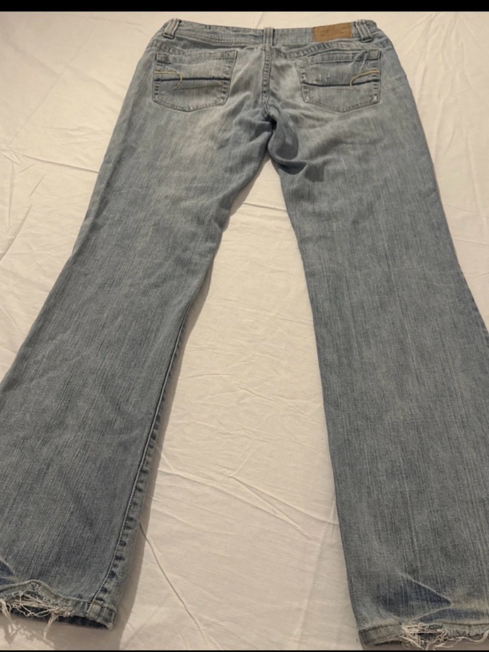 America Eagle Women’s Jeans Bellbottoms Size 10 -Long Distressed Y2K, 2000’s - Picture 2 of 8